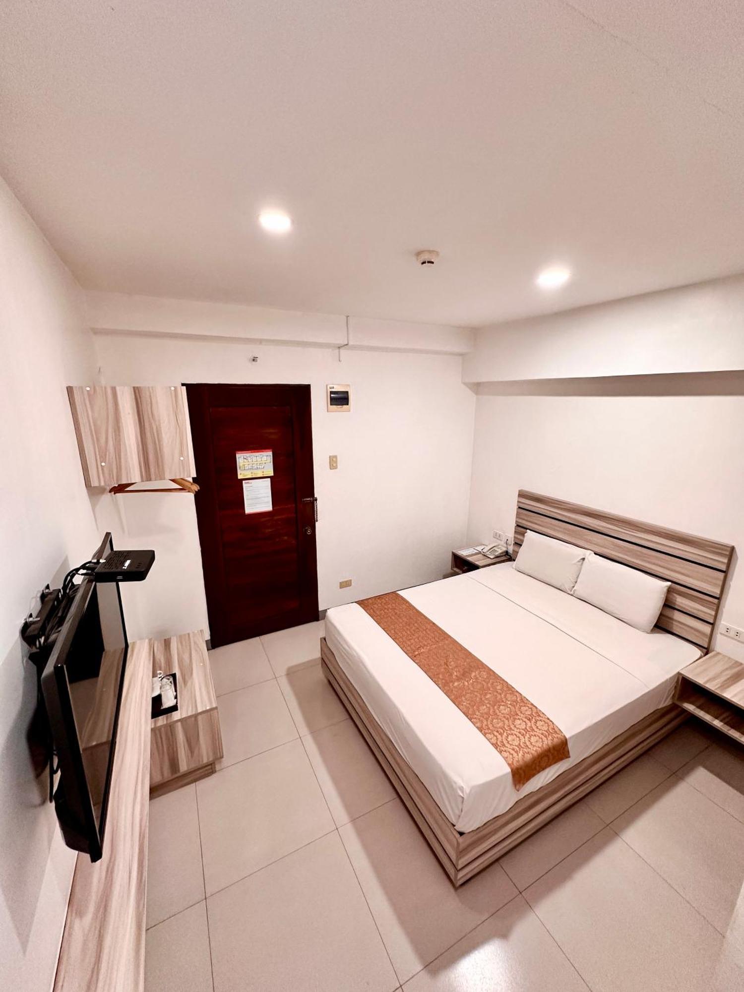 Travelbee Fuente Inn Cebu Extérieur photo